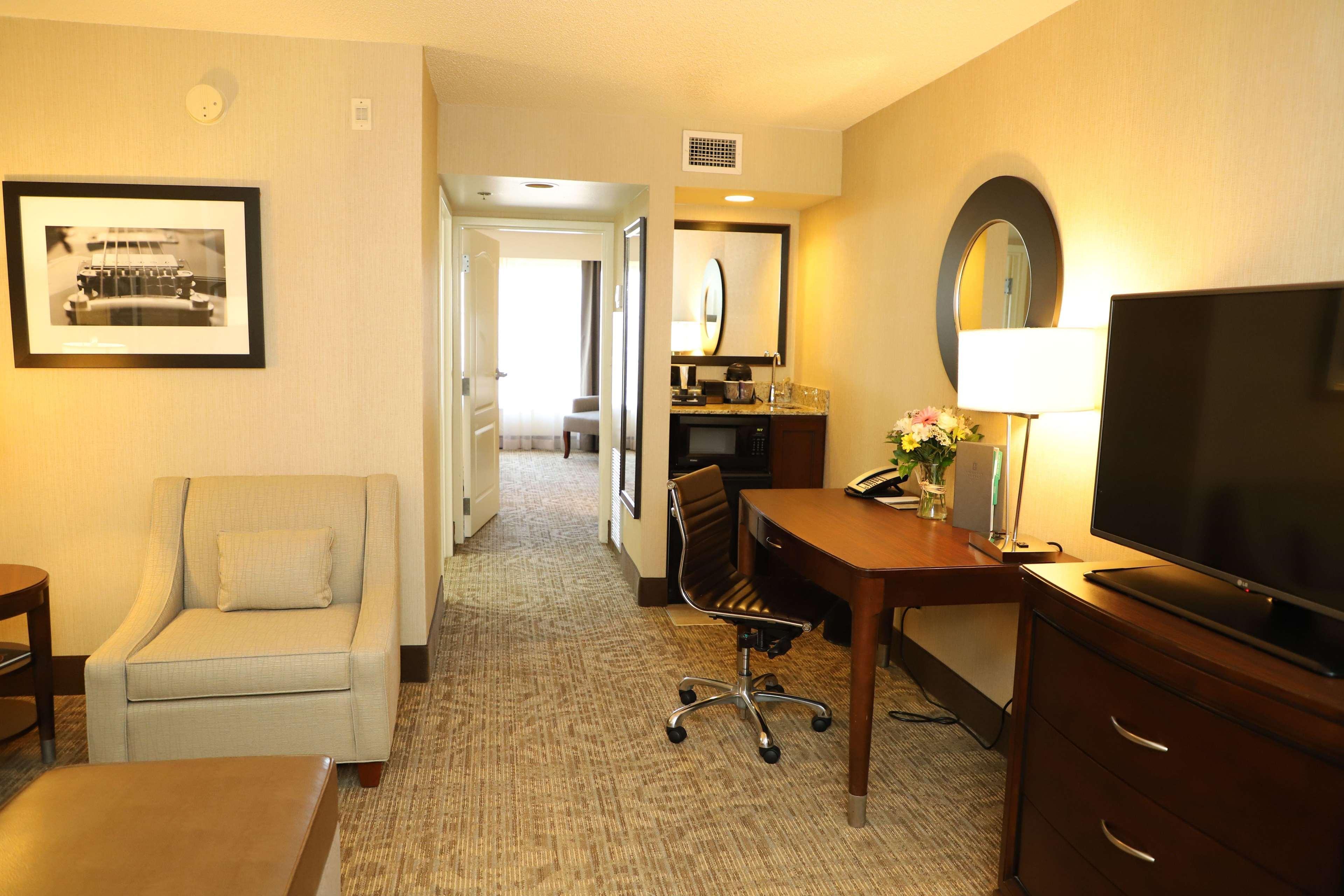 Embassy Suites Nashville - At Vanderbilt Екстер'єр фото