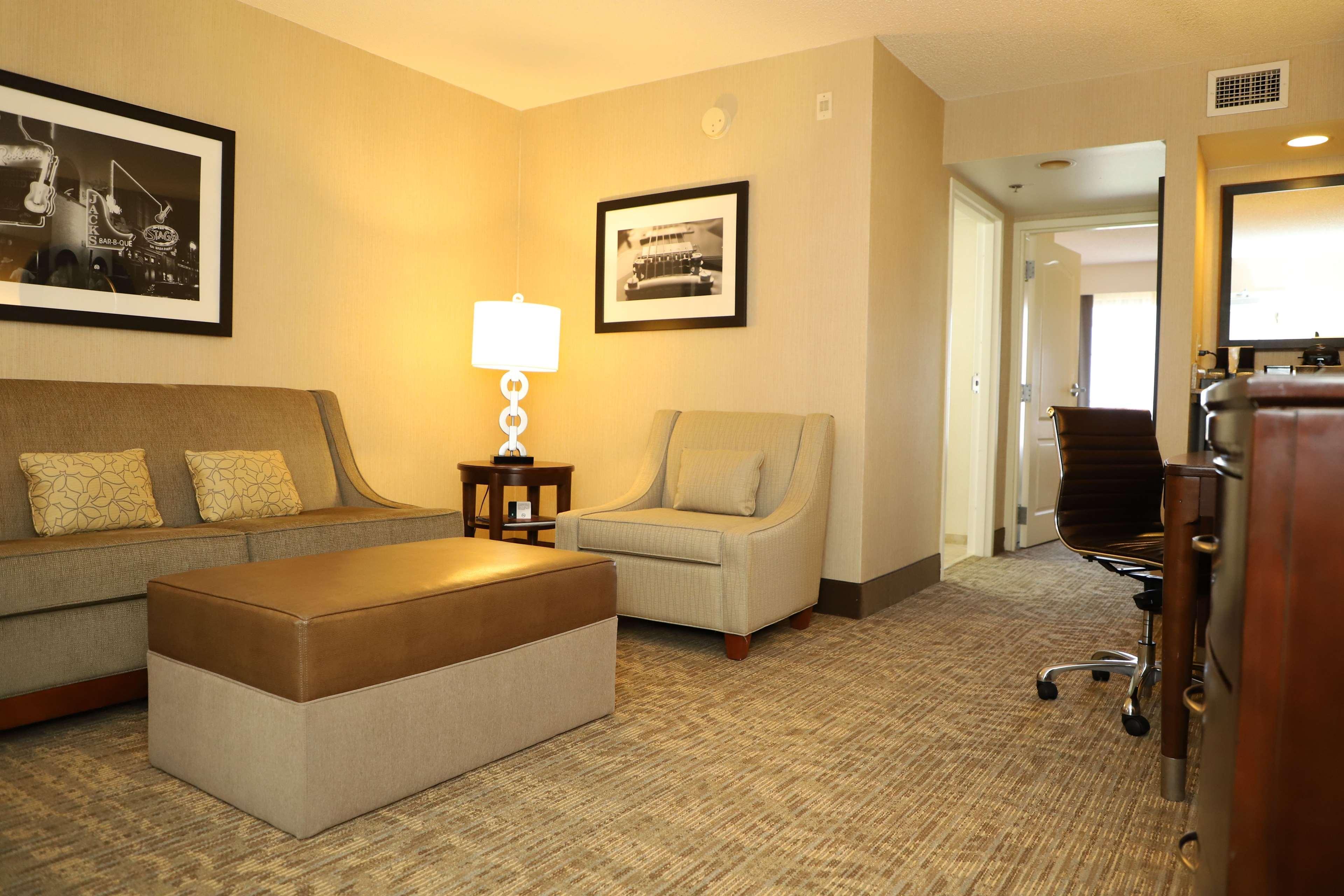 Embassy Suites Nashville - At Vanderbilt Екстер'єр фото