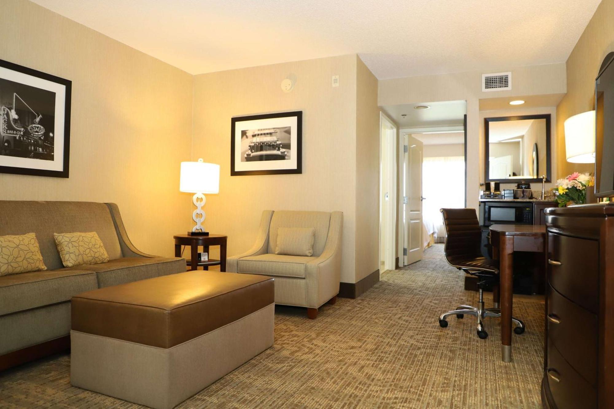 Embassy Suites Nashville - At Vanderbilt Екстер'єр фото