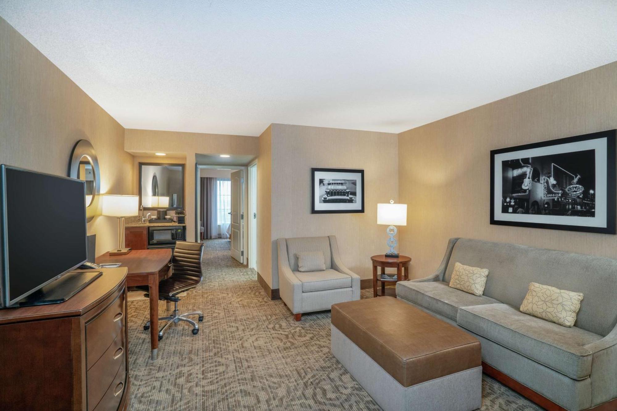 Embassy Suites Nashville - At Vanderbilt Екстер'єр фото